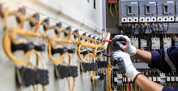 Professional Electrician technician working in Pine Lawn, MO